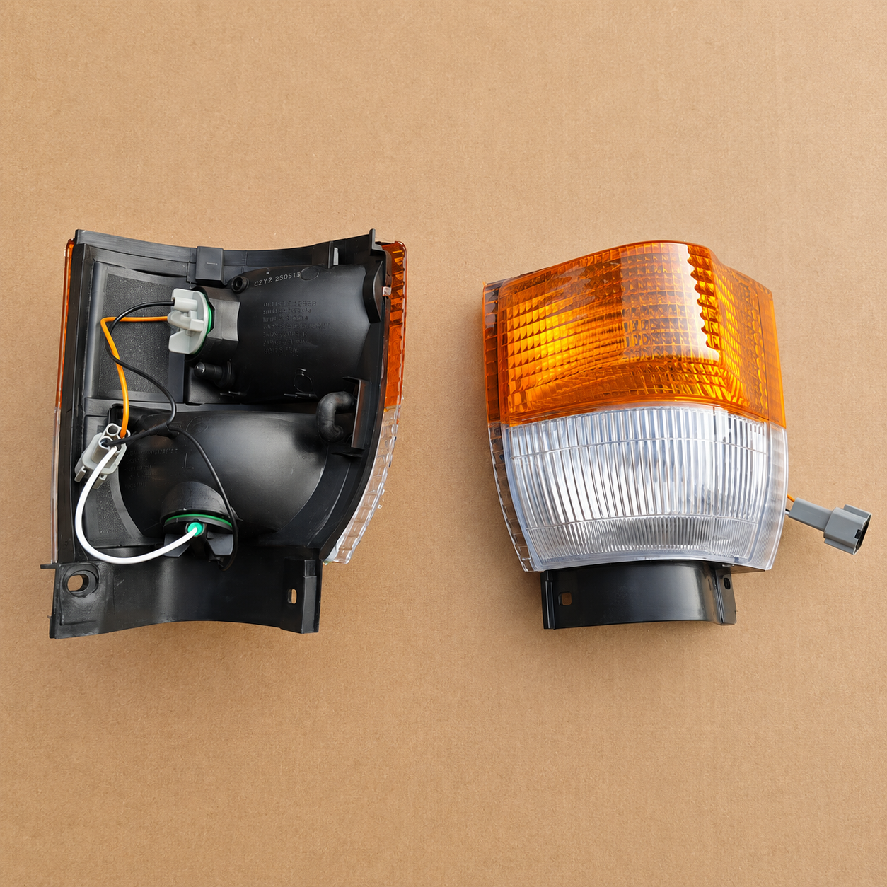 Front Small Lamp Left for NISSAN UD 40 CABSTAR Truck Spare Body Parts